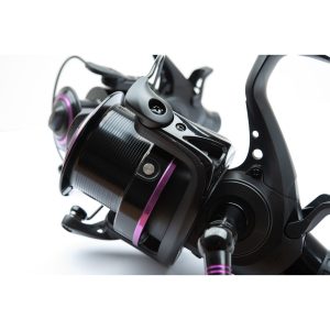Free Spin System: Quick and easy switching between free spool and drag mode for optimal control. Durable Construction: Crafted with a high-quality zinc alloy, corrosion resistant main gear and oversized spindle to withstand the toughest of conditions and the rigors of modern predator fishing. Smooth Operation: Equipped with 5+1 precision-engineered high grade Stainless steel bearings and a finely tuned carbon drag system with upto 14kg of drag pressure. Ergonomic Design: CNC machined Aluminium handle with a comfortable, anti-slip EVA Power grip to minimize fatigue. Long Cast Spool System: One piece billet aluminium CNC machined lightweight spool, for enhanced line capacity, smooth line lay and effortless casting ability. Gear Ratio: