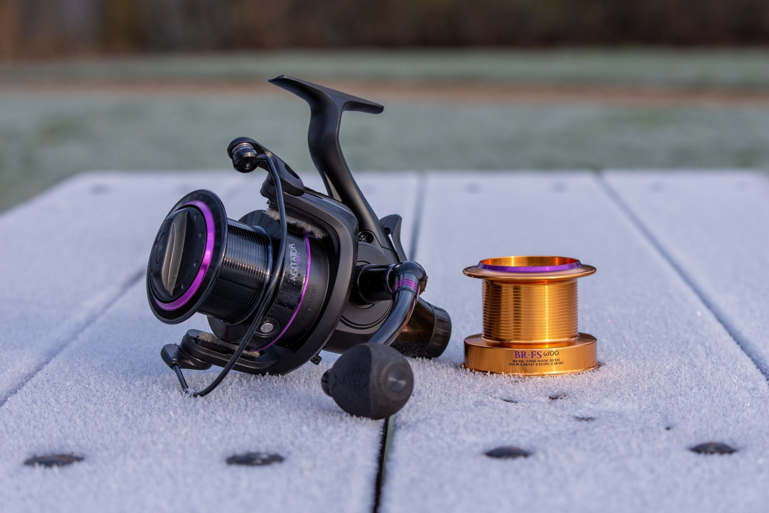 Free Spin System: Quick and easy switching between free spool and drag mode for optimal control. Durable Construction: Crafted with a high-quality zinc alloy, corrosion resistant main gear and oversized spindle to withstand the toughest of conditions and the rigors of modern predator fishing. Smooth Operation: Equipped with 5+1 precision-engineered high grade Stainless steel bearings and a finely tuned carbon drag system with upto 14kg of drag pressure. Ergonomic Design: CNC machined Aluminium handle with a comfortable, anti-slip EVA Power grip to minimize fatigue. Long Cast Spool System: One piece billet aluminium CNC machined lightweight spool, for enhanced line capacity, smooth line lay and effortless casting ability. Gear Ratio:
