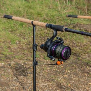 Free Spin System: Quick and easy switching between free spool and drag mode for optimal control. Durable Construction: Crafted with a high-quality zinc alloy, corrosion resistant main gear and oversized spindle to withstand the toughest of conditions and the rigors of modern predator fishing. Smooth Operation: Equipped with 5+1 precision-engineered high grade Stainless steel bearings and a finely tuned carbon drag system with upto 14kg of drag pressure. Ergonomic Design: CNC machined Aluminium handle with a comfortable, anti-slip EVA Power grip to minimize fatigue. Long Cast Spool System: One piece billet aluminium CNC machined lightweight spool, for enhanced line capacity, smooth line lay and effortless casting ability. Gear Ratio: